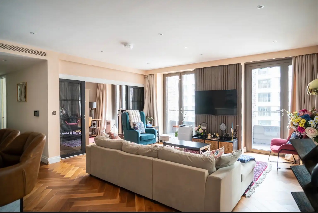 3 Bed Flat, New Union Square, SW11 photo 3