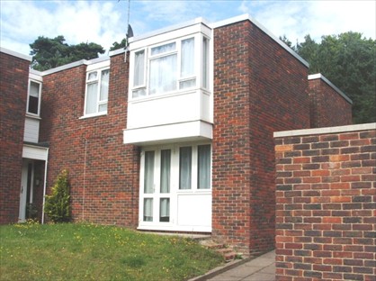 Room in a Shared House, Barnsley Close, GU12