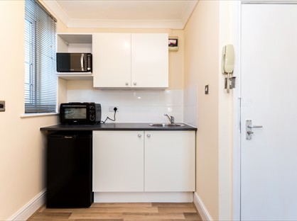 Studio Flat, Parade Mansions, NW4