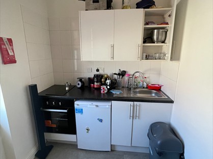 Studio Flat, Station Road, N3