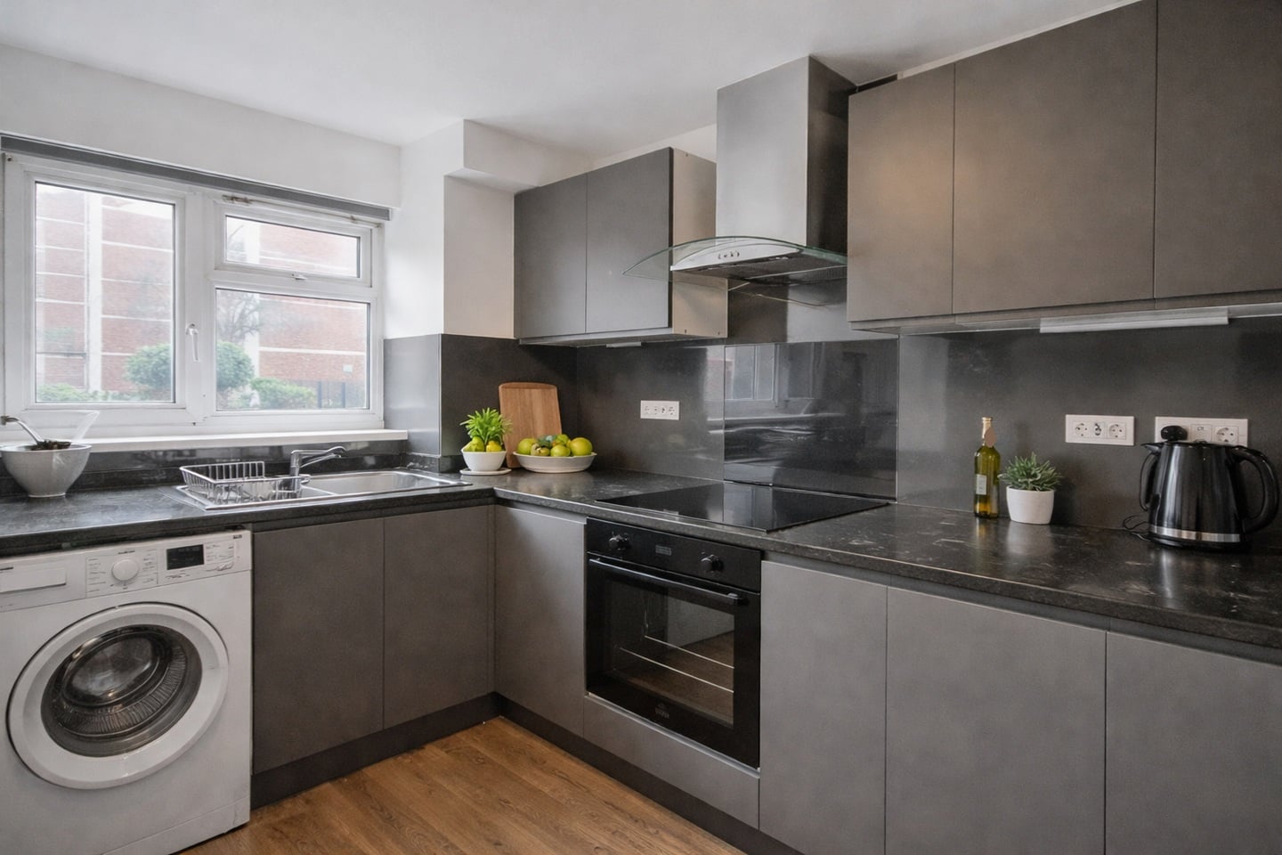 3 Bed Flat, Tomson House, SE1 photo 2