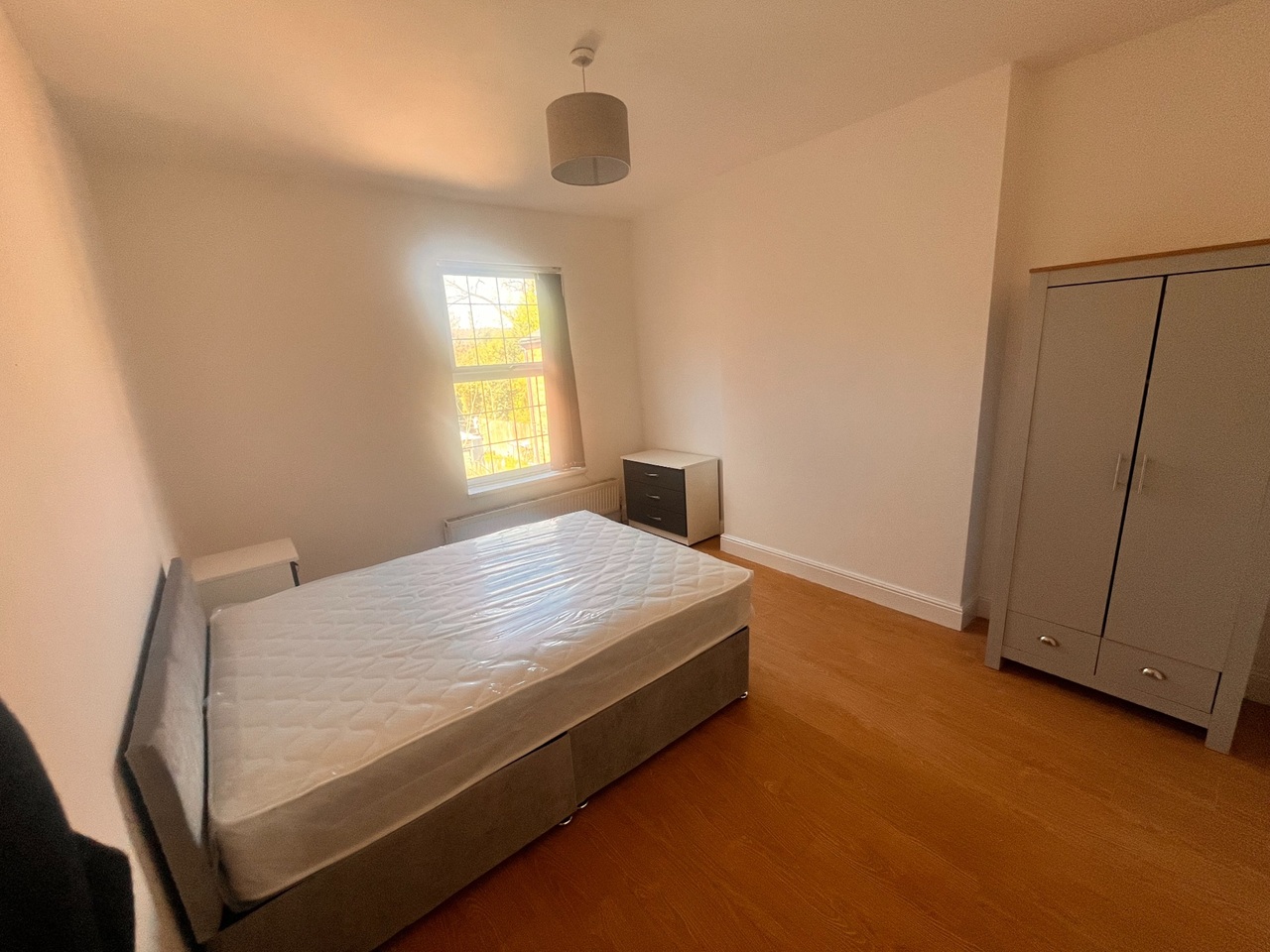 Room in a Shared House, Summer Road, B23
