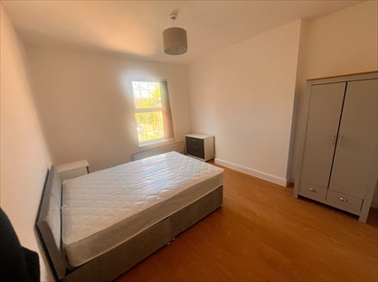 Room in a Shared House, Summer Road, B23