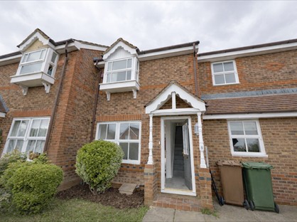 3 Bed Terraced House, Scholars Walk, GU2