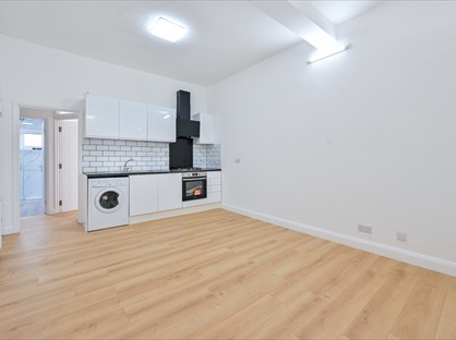 2 Bed Flat, Kensington Gardens, IG1