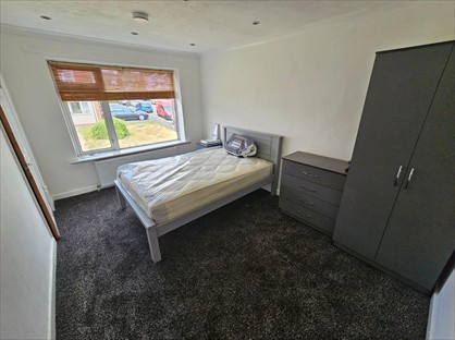 Room in a Shared House, The Roundabout, B31