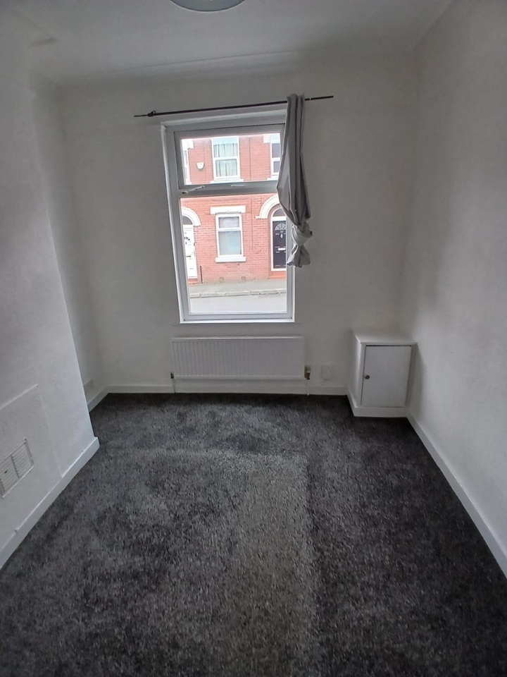 2 Bed Terraced House, Windsor Road, M9 photo 3