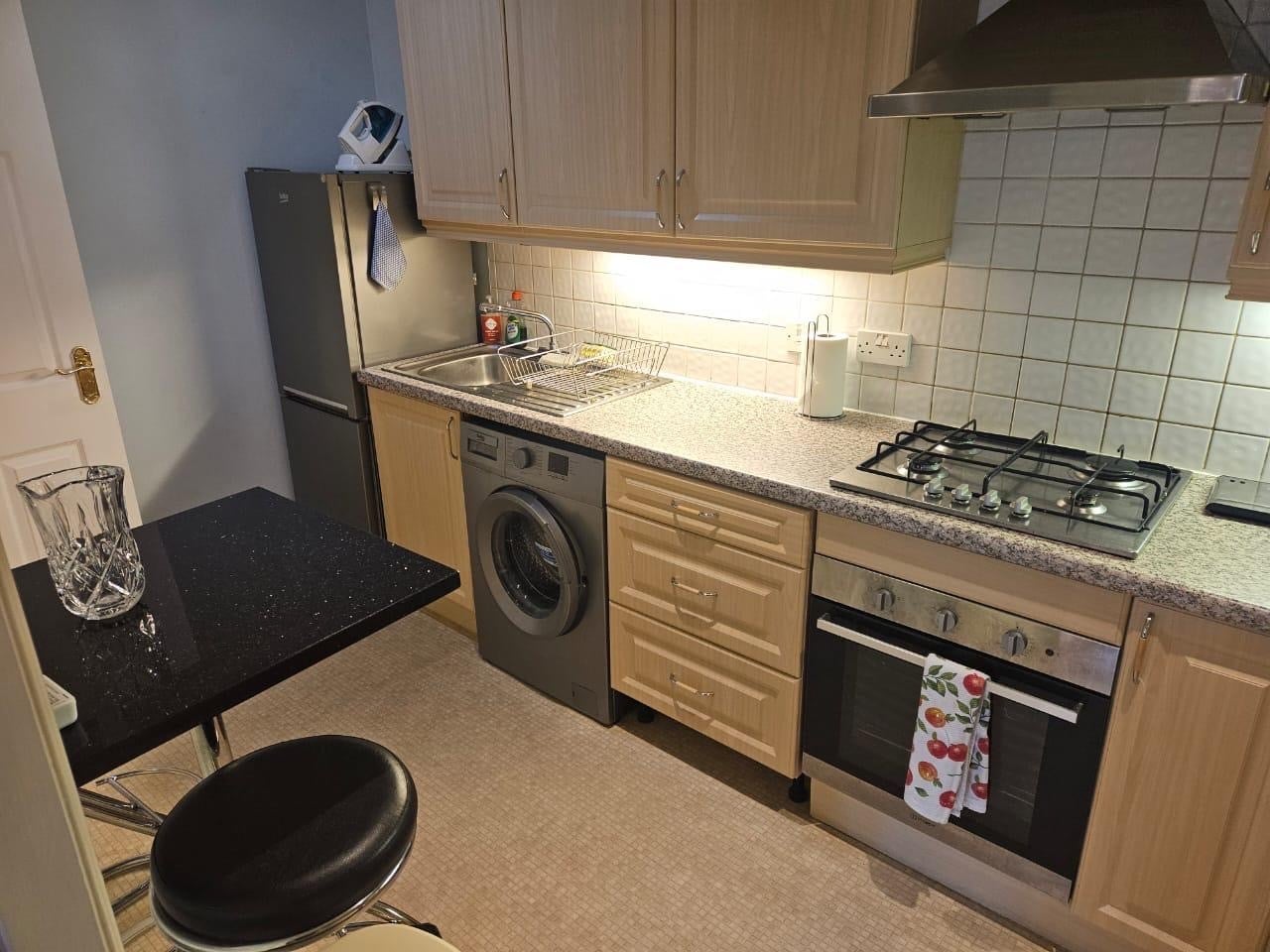 2 Bed Flat, Blackwood Crescent, EH9 photo 4
