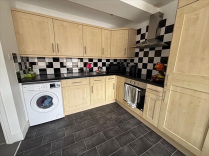 3 Bed Flat, Battersea Park Road, SW11