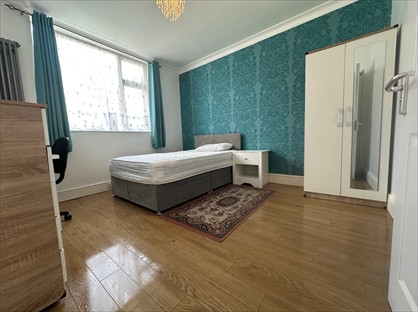 5 Bed Terraced House, Beatrice St, SN2
