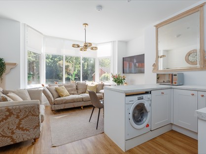 2 Bed Flat, Approach Road, BH14