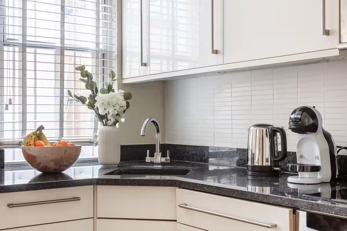 1 Bed Flat, Campden Hill Road, W8 photo 4