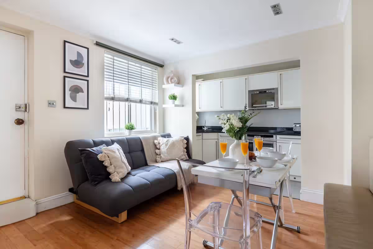1 Bed Flat, Campden Hill Road, W8 photo 5