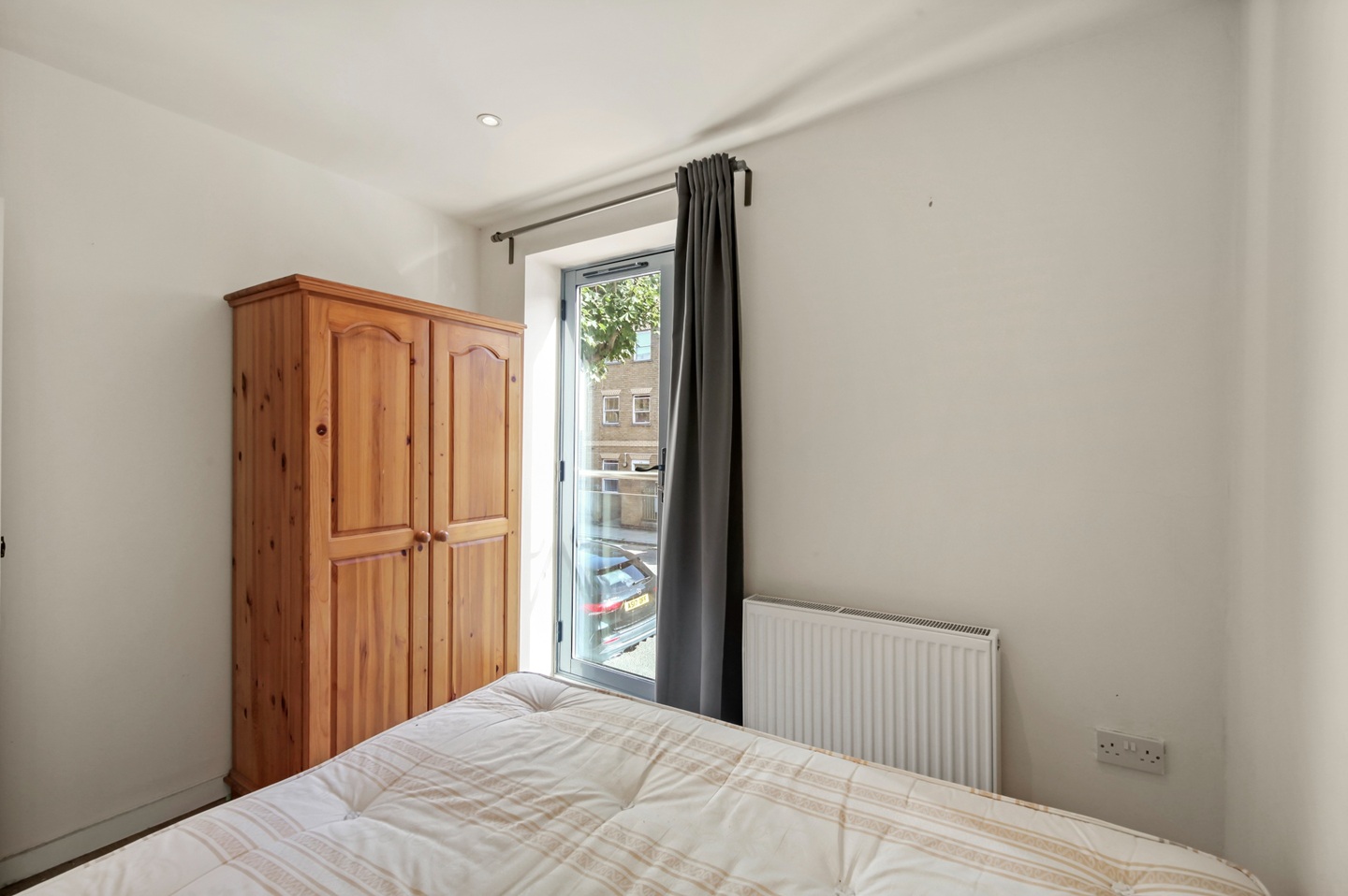 1 Bed Flat, Platinum Court, E1 photo 4