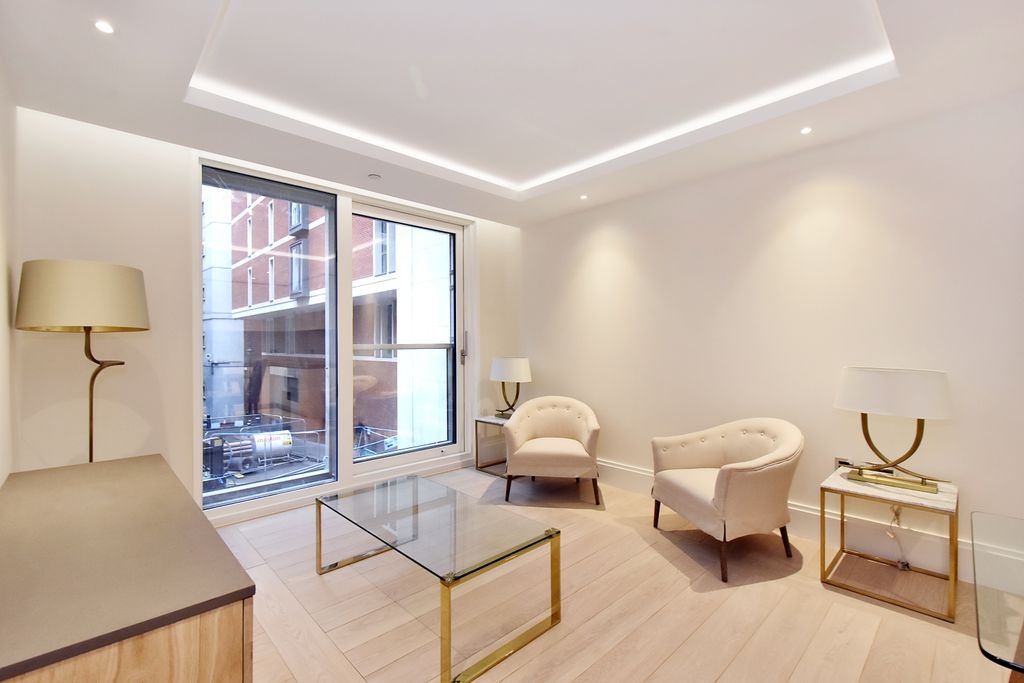 1 Bed Flat, Savoy House, WC2R, N1 7GU