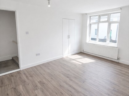 2 Bed Flat, White Hart Lane, N17
