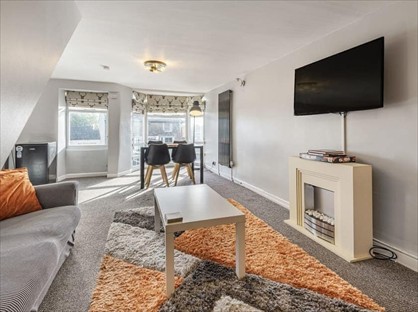 Room in a Shared Flat, High Street, SK17
