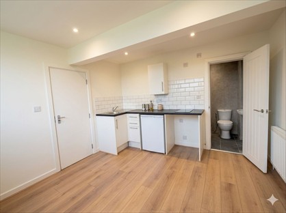 Studio Flat, Lorne St, L7