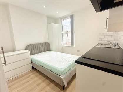 Studio Flat, Lorne St, L7