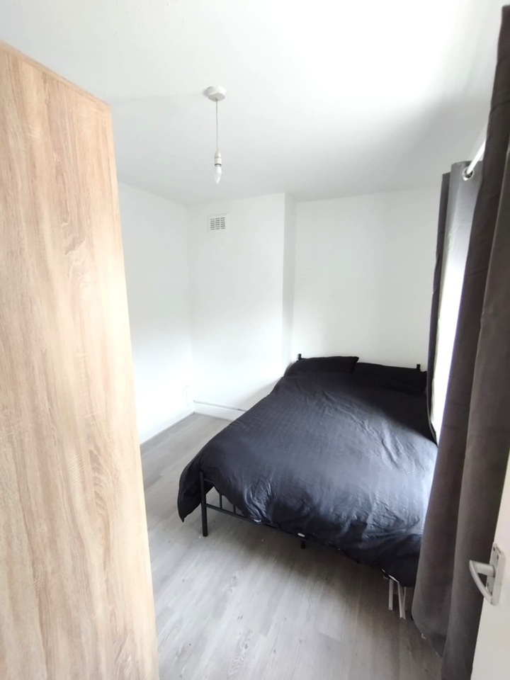 1 Bed Flat, Maddocks St, L13 photo 5