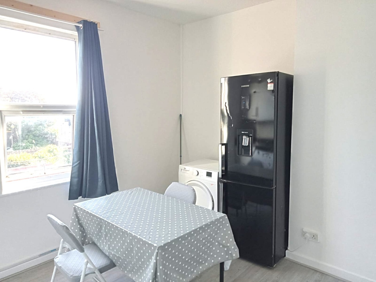 1 Bed Flat, Maddocks St, L13 photo 2