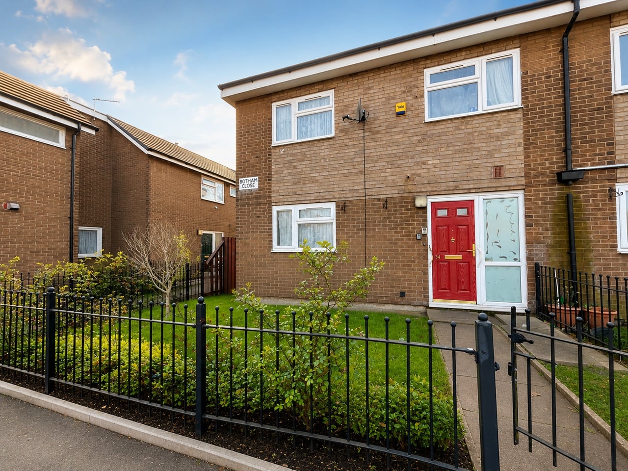3 Bed Terraced House, Botham Close, M15