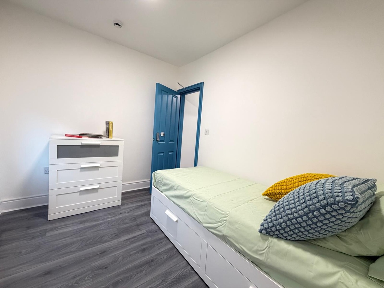 Room in a Shared House, Bedford Road, L4