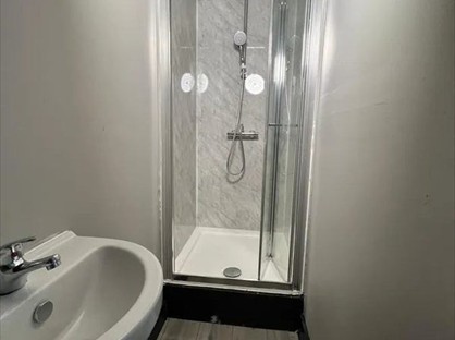 Room in a Shared House, Silver St, LE67