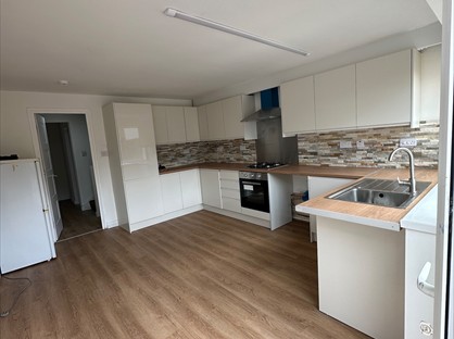 6 Bed End Terrace, Yarrow Place, MK14