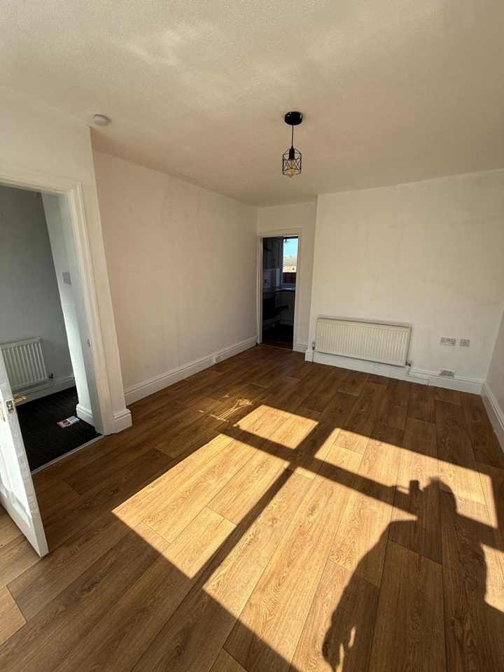 3 Bed Semi-Detached House, Kearsley Road, M8 – photo 2