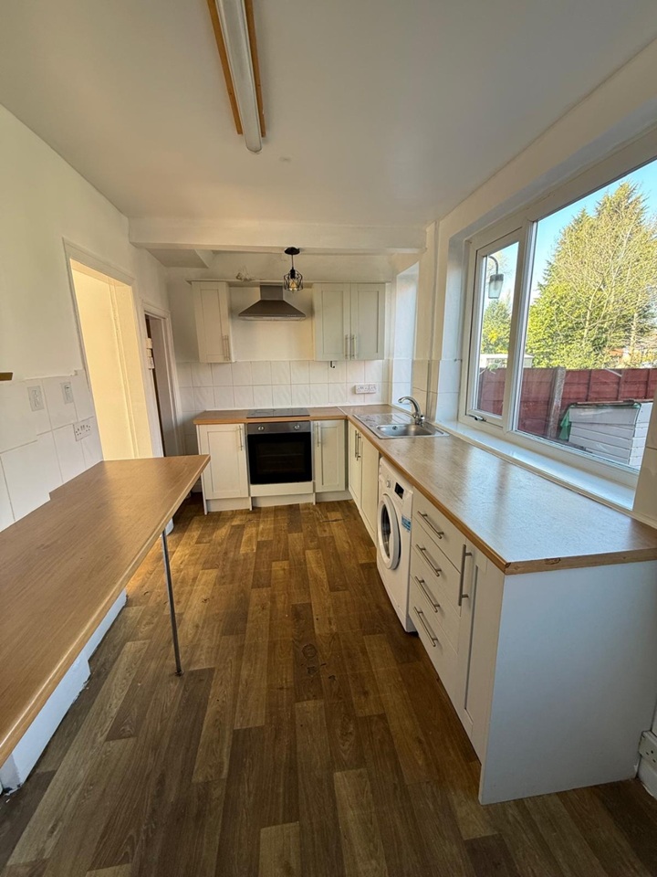 3 Bed Semi-Detached House, Kearsley Road, M8 – photo 5