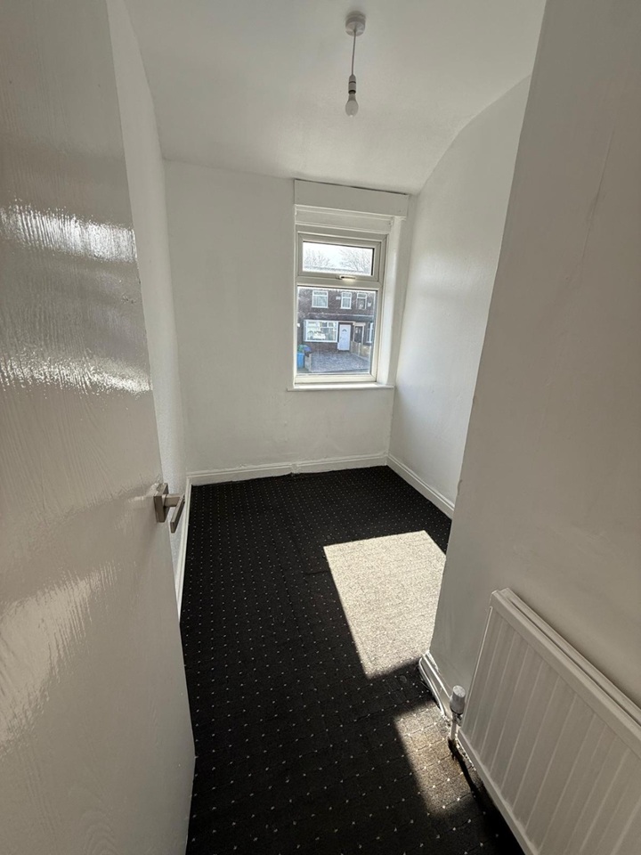 3 Bed Semi-Detached House, Kearsley Road, M8 – photo 10