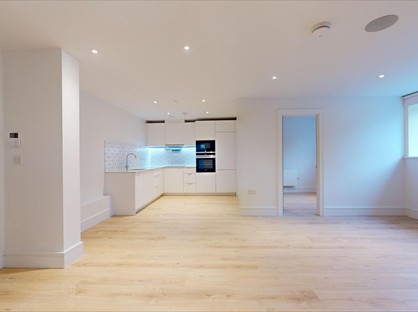 2 Bed Flat, Coombe Hill House, SW20