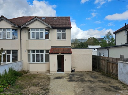 Studio Flat, Harmondsworth, UB7