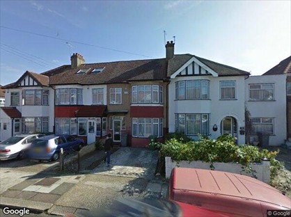 4 Bed Terraced House, Fairway Avenue, NW9