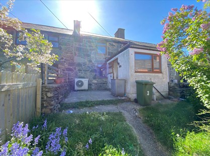 2 Bed Terraced House, Tyn Ardd, LL57