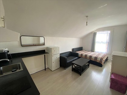 Studio Flat, Courcy Road, N8