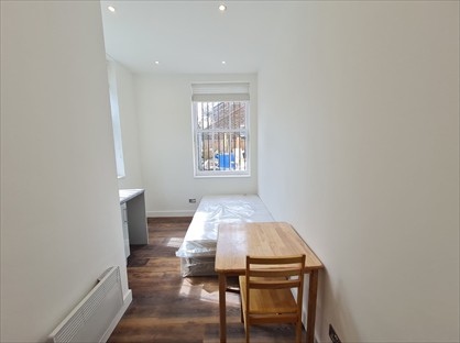Studio Flat, Beethoven St, W10
