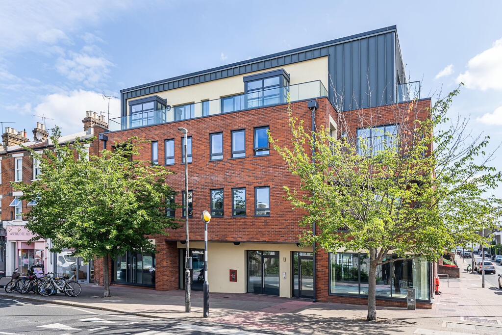 2 Bed Flat, Northcote Road, SW11