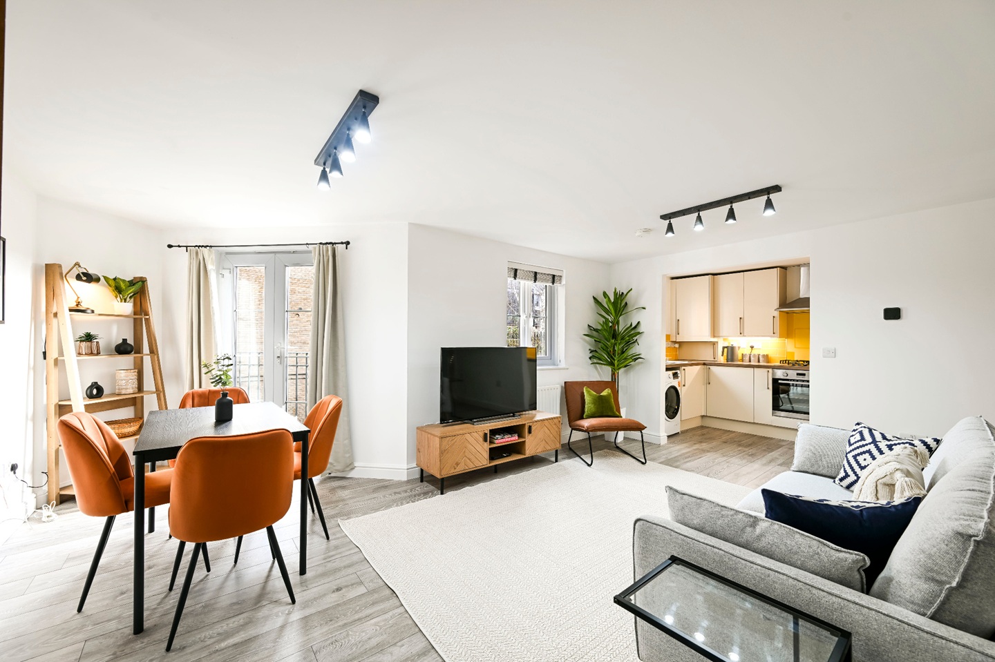 London - 2 Bed Flat, Newent Close, SE15 - To Rent Now for £2,200.00 p/m