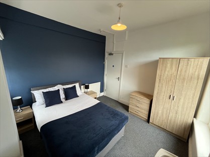 Room in a Shared House, Market St, S80