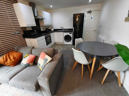 2 Bed Flat, Shield House, S6