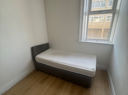Room in a Shared House, Trinity St, HD1