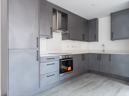 1 Bed Flat, Sargeant Court, TW4