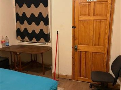 Room in a Shared House, Greenhill Road, M8