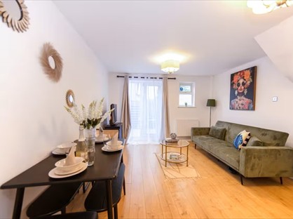 2 Bed Semi-Detached House, Bowmans Court, HP2