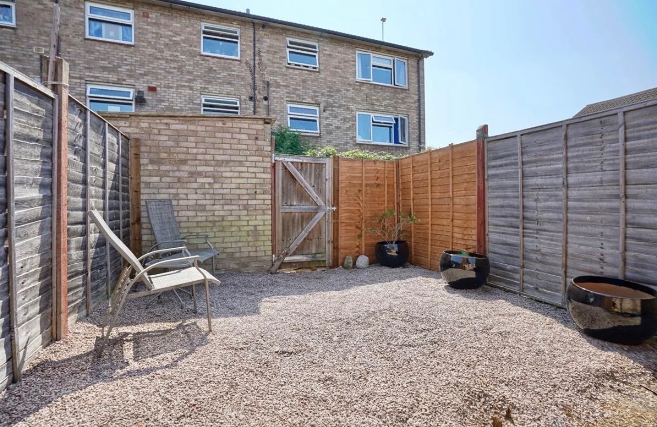 St Neots - 2 Bed Flat, Sandfields Road, PE19 - To Rent Now for £1,050. ...
