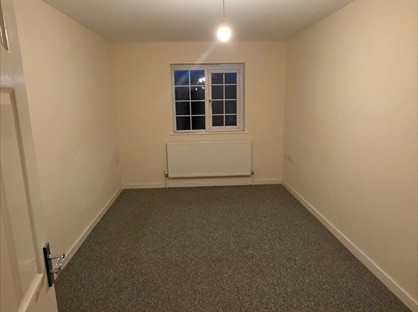 Room in a Shared House, Urban Gardens, TF1