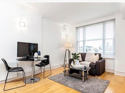 Studio Flat, Hill St, W1J