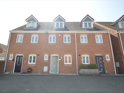 3 Bed Terraced House, St Johns Close, WS7